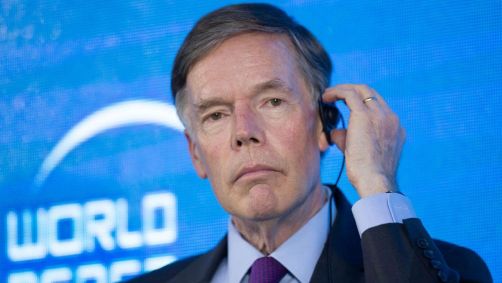 Embaixador dos EUA Nicholas Burns participa do 10º Fórum Mundial da Paz em Pequim, China, na segunda-feira (4)