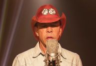 Famosos lamentam a morte do cantor sertanejo Chrystian; veja homenagens