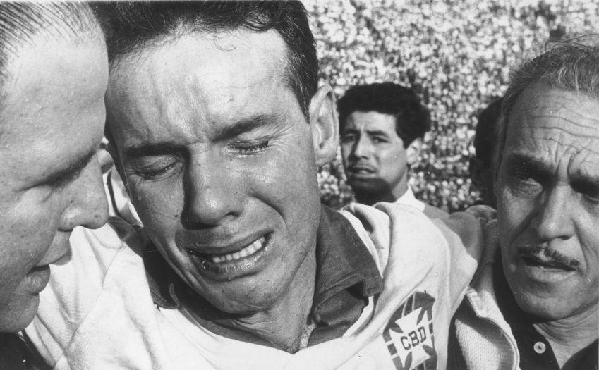 O jogador Zagallo chora após vitória do Brasil na Copa do Mundo de 1962 / REGINALDO MANENTE/ESTADÃO CONTEÚDO