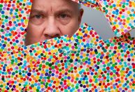“Isso é arte!”: Damien Hirst começa a queimar suas próprias pinturas