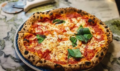 Calabresa lidera como sabor de pizza mais pedido no Brasil; veja ranking