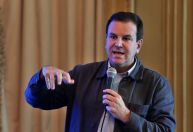 PSOL adverte PT que ficar no entorno de Eduardo Paes nas eleições municipais do RJ é um "erro"