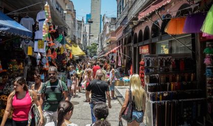 2ª parcela do 13º deve injetar R$ 132 bi na economia este mês, diz CNC