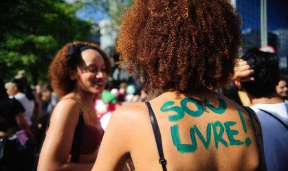 É importante que movimentos contra machismo, racismo e homofobia se unam, diz ativista