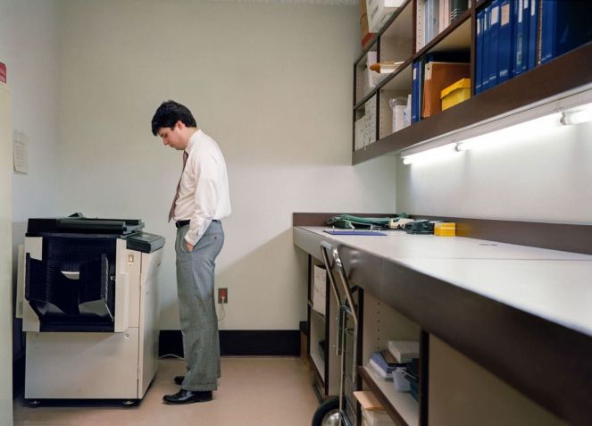 "É o mais próximo de um autorretrato que eu já fiz", disse Ahlgren sobre esta fotografia. "Acho que eu era exatamente assim quando trabalhava no banco." / Steven Ahlgren