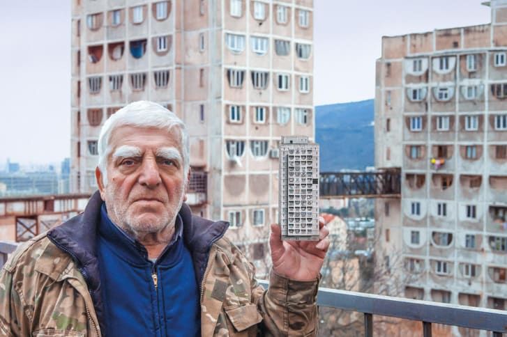 51 / 5.000 Resultados de tradução Givi, conjunto habitacional Sky-Bridge em Tbilisi, Geórgia / Giorgi Zatiashvili/Zupagrafika