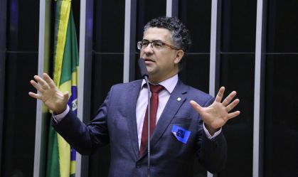 Votação da CPMI do INSS serve de alerta ao governo, diz Alencar Santana