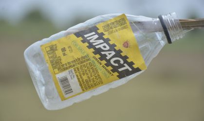 Consumo de álcool ilegal no Oeste da Índia deixa dezenas de mortos