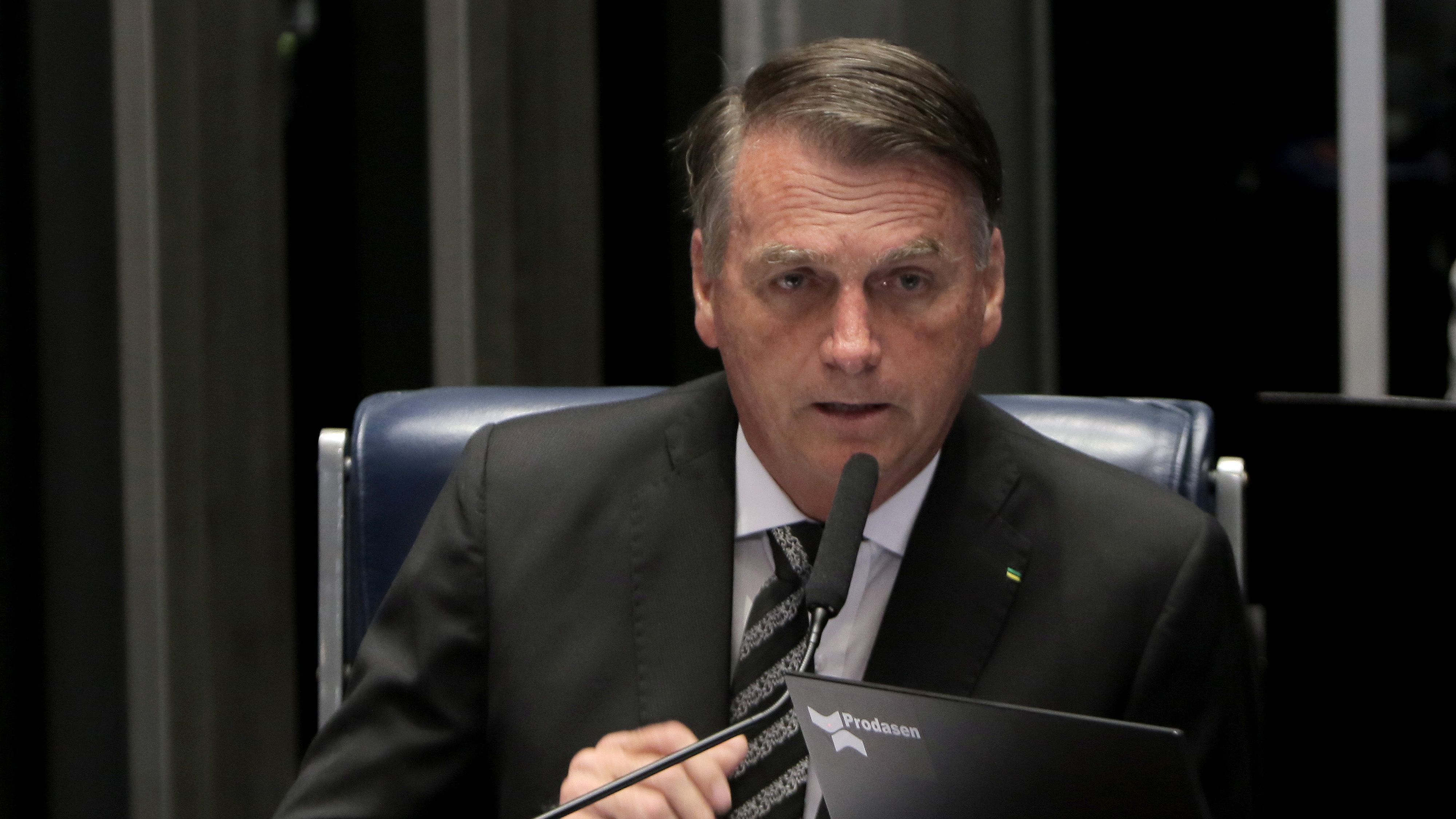 O presidente da República, Jair Bolsonaro participa da sessão de promulgação da emenda à Constituição que prevê a criação de um estado de emergência para ampliar o pagamento de benefícios sociais até o fim do ano.