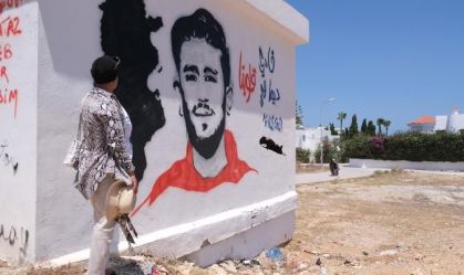 Desespero e esperança levam migrantes a 'barcos da morte' na Tunísia