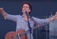 Nando Reis é vaiado durante show após gritar “fora, Bolsonaro”