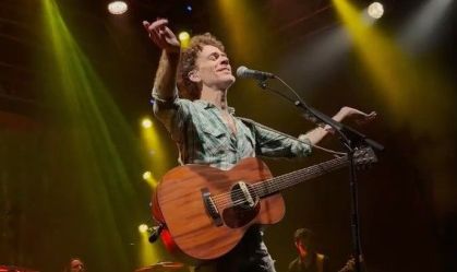 Manifestações políticas em shows: veja o que é permitido pelo TSE