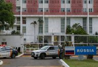 Polícia e bombeiros investigam artefato suspeito na embaixada da Rússia em Brasília
