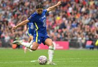 Craque do Chelsea é inocentada em julgamento de racismo contra policial branco