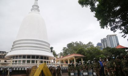 Tropas do Sri Lanka derrubam acampamento de protesto em frente ao gabinete do presidente