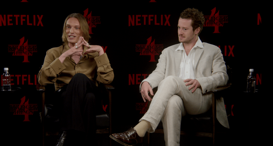 Jamie Campbell Bower (esq.) e Joseph Quinn (dir.),"Vecna" e "Eddie", de "Stranger Things", em entrevista ao Popverso CNN / Netflix / Reprodução