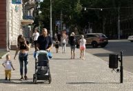 Ucranianos desafiam Rússia ao abraçarem “vida normal” em meio à guerra
