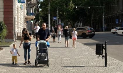 Ucranianos desafiam Rússia ao abraçarem "vida normal" em meio à guerra
