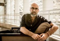 “Estou tentando angariar gente que acredita no Brasil”, diz Valter Hugo Mãe