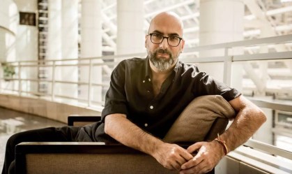 "Estou tentando angariar gente que acredita no Brasil", diz Valter Hugo Mãe