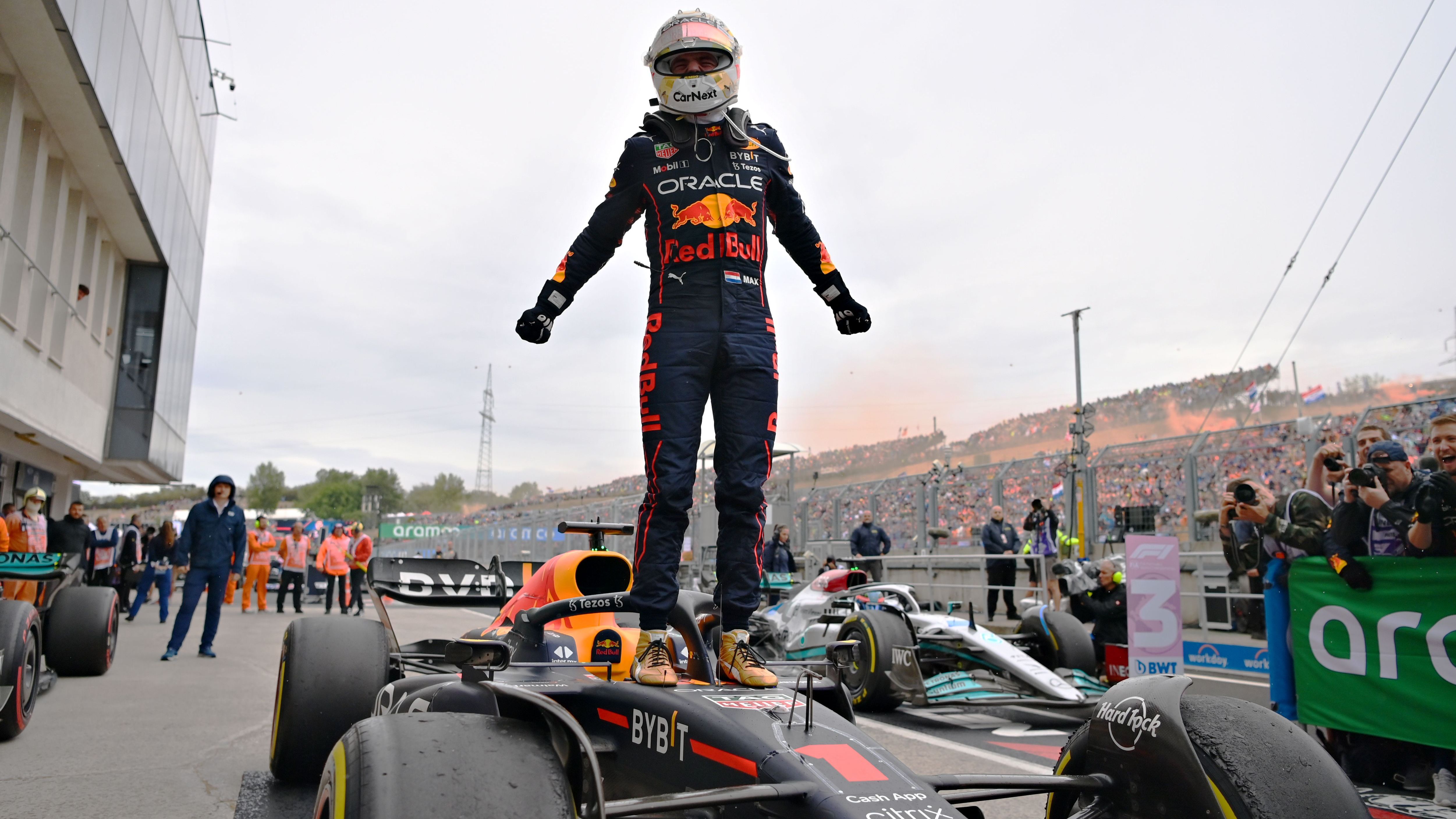 Max Verstappen, da Red Bull, comemora vitória no Grande Prêmio da Hungria de Fórmula 1