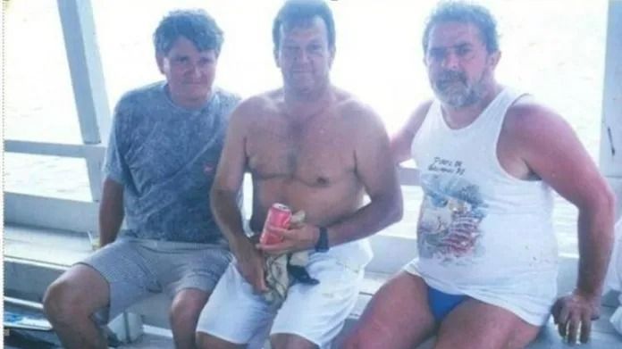 Da esquerda para a direita, Zeca do PT, o piloto Nélio Alves e Lula, em foto de 1998