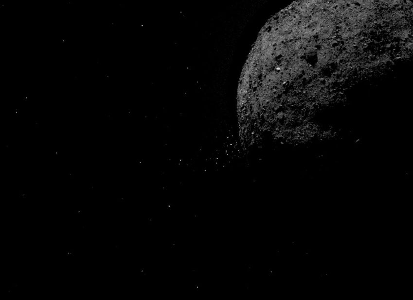 Esta imagem mostra o asteroide Bennu ejetando partículas de rocha de sua superfície em 19 de janeiro de 2019. / NASA/Goddard/University of Arizona