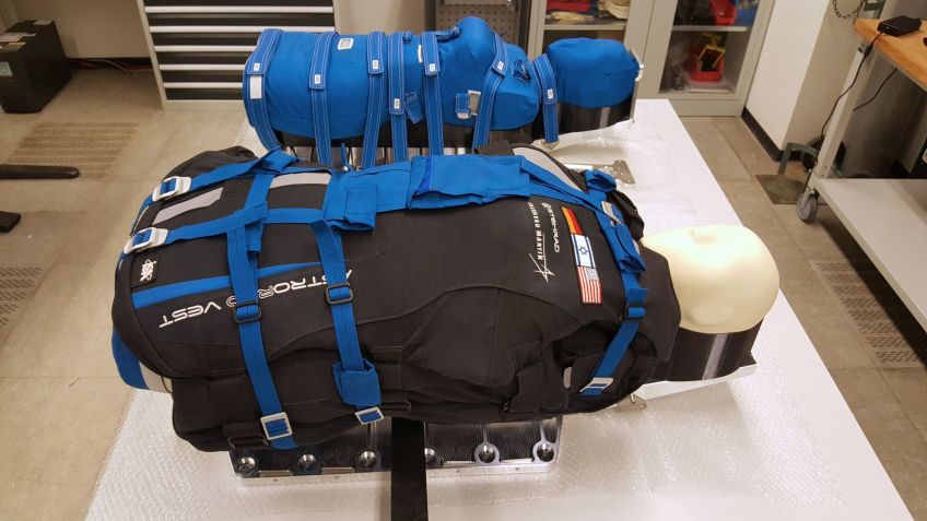 O manequim Zohar usará um colete protetor chamado AstroRad. / Stemrad