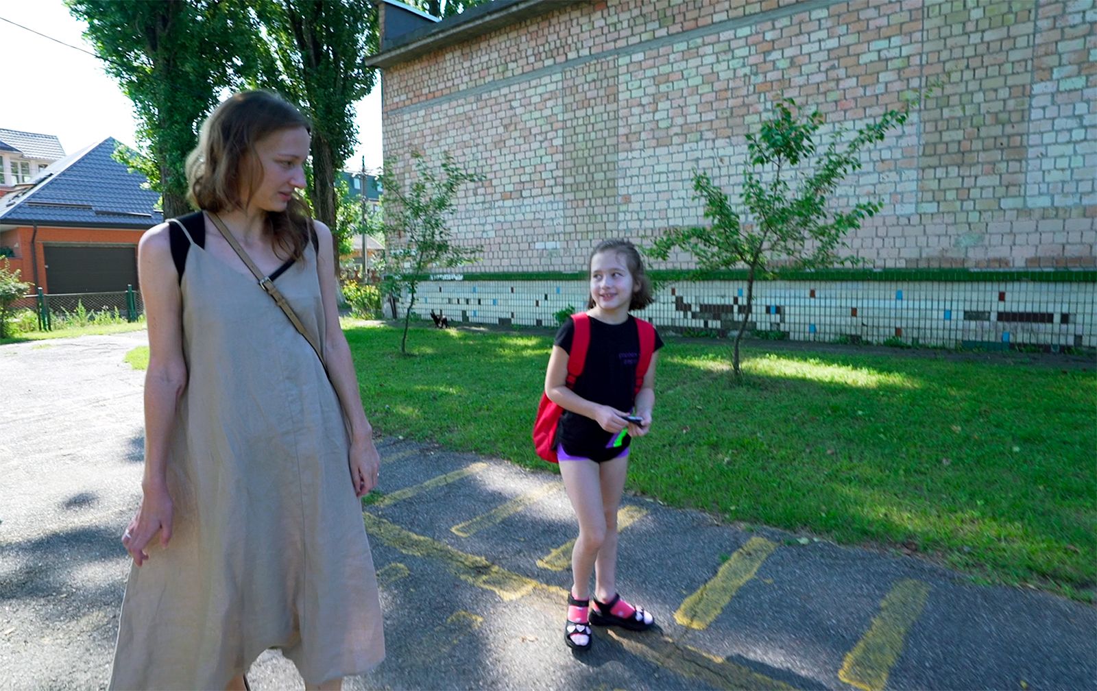 Katerina Volkova e sua filha de 7 anos, Jenya. / CNN