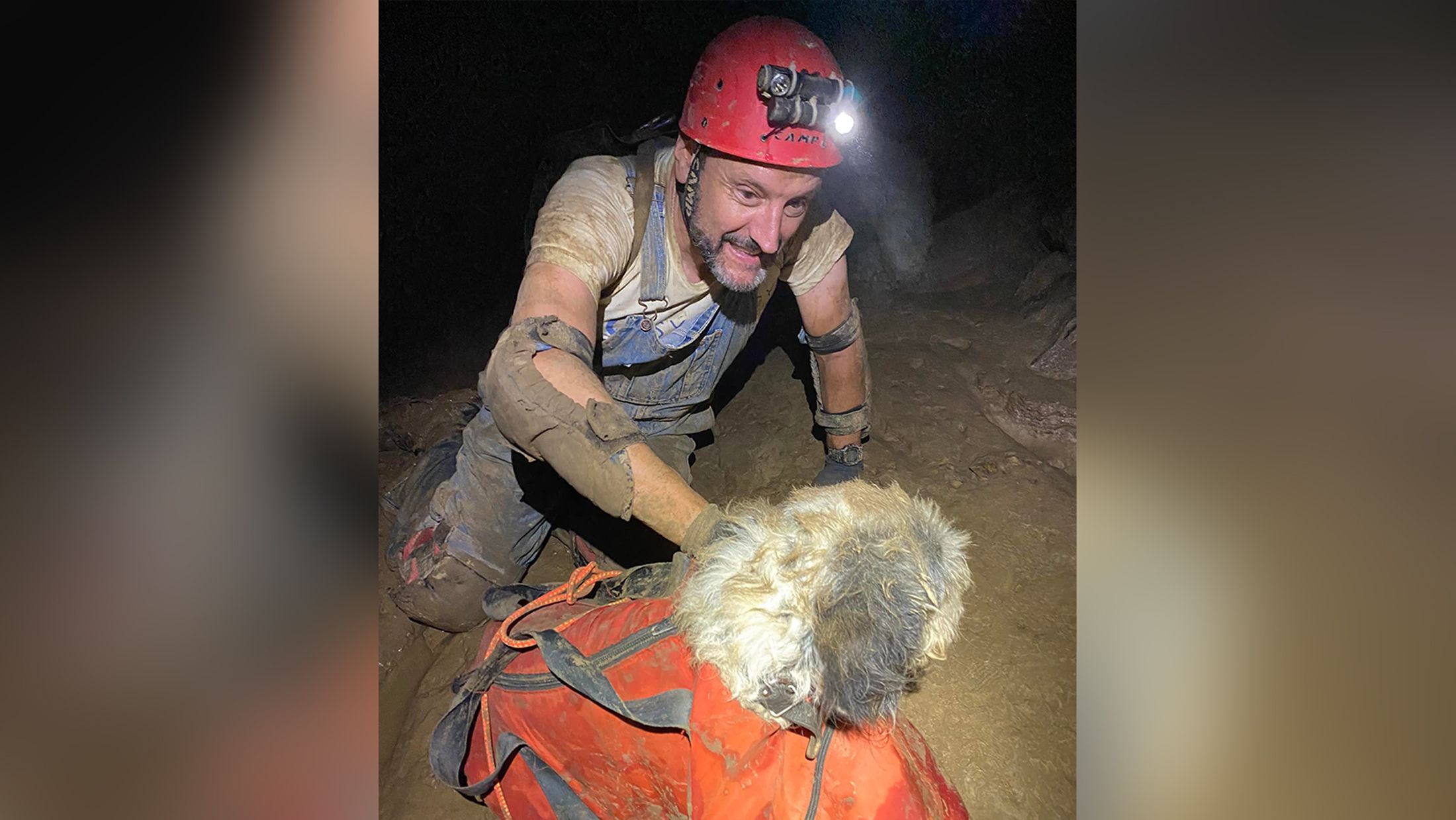 Uma equipe de espeleólogos veio inesperadamente para resgatar um cachorro preso a centenas de metros de uma caverna no Missouri