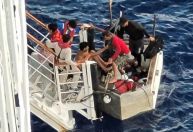 Imigrantes cubanos à deriva no mar são resgatados por navio de cruzeiro