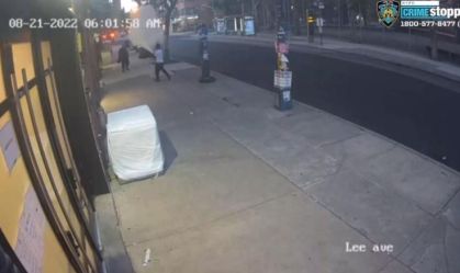Dois judeus idosos são atacados com pó de extintor de incêndio em NY