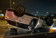 Paula Fernandes relata susto após capotar carro; cantora e namorado estão bem