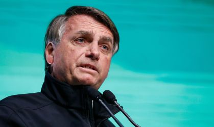 Bolsonaro reage à fala sobre Ku Klux Klan e diz que Lula “se sentiu excluído” de atos