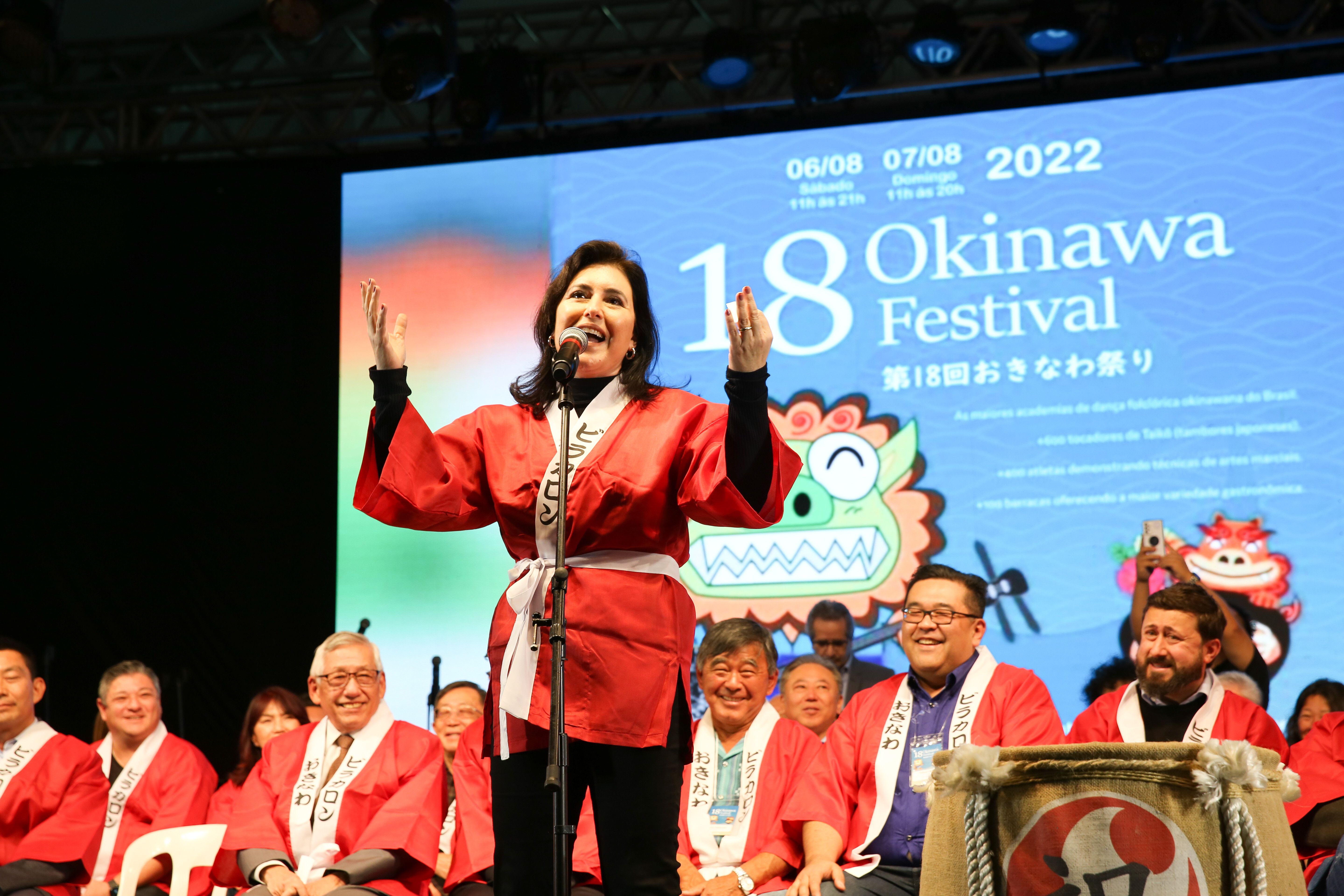 Simone Tebet visita o Festival Okinawa no bairro do Carrão em São Paulo/SP