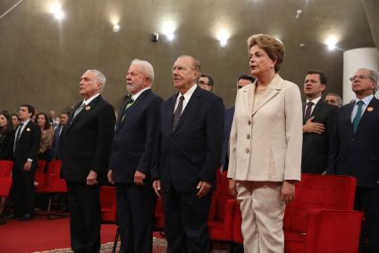 Ex-presidentes Michel Temer (MDB), Luiz Inácio Lula da Silva (PT), José Sarney (MDB) e Dilma Rousseff (PT) na posse do ministro Alexandre de Moraes na presidência do TSE