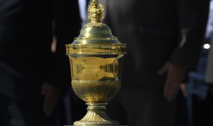 A urna com o coração do monarca português Dom Pedro I, que declarou a independência do Brasil de Portugal há 200 anos e foi nomeado Imperador do Brasil, é fotografada durante uma cerimônia de boas-vindas na Base Aérea de Brasília, em Brasília, Brasil, em 22 de agosto de 2022.