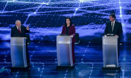 Luiz Inácio Lula da Silva responde a Jair Bolsonaro durante debate na Band