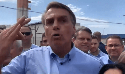 Bolsonaro chama Chávez e Maduro de canalhas durante campanha: "lá virou inferno"