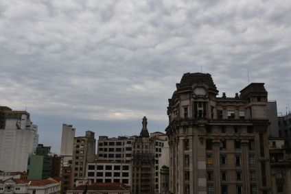 Céu nublado em São Paulo, nesta quinta feira