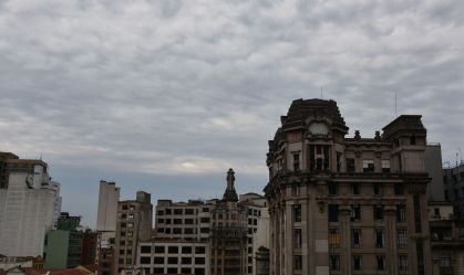 Céu nublado em São Paulo, nesta quinta feira