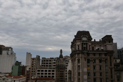 Céu nublado em São Paulo, nesta quinta feira