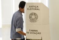 Autoridades eleitorais temem aumento da abstenção caso governo decida voltar com o horário de verão