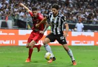 De virada, Athletico-PR vence e impõe 3ª derrota seguida ao Galo no Brasileirão
