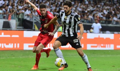 De virada, Athletico-PR vence e impõe 3ª derrota seguida ao Galo no Brasileirão