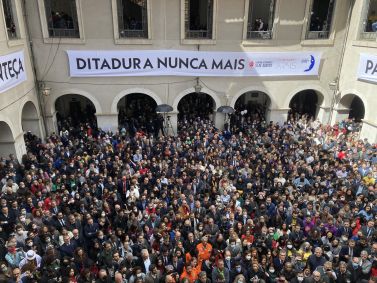 Movimentação durante a leitura da carta pela democracia na Faculdade de Direito da USP