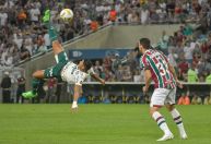 Rony marca de bicicleta e Palmeiras empata com o Fluminense no Rio