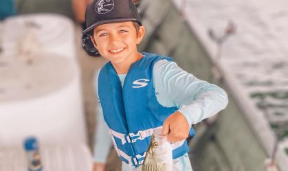 Menino de 10 anos tem parte de perna amputada após ataque de tubarão na Florida