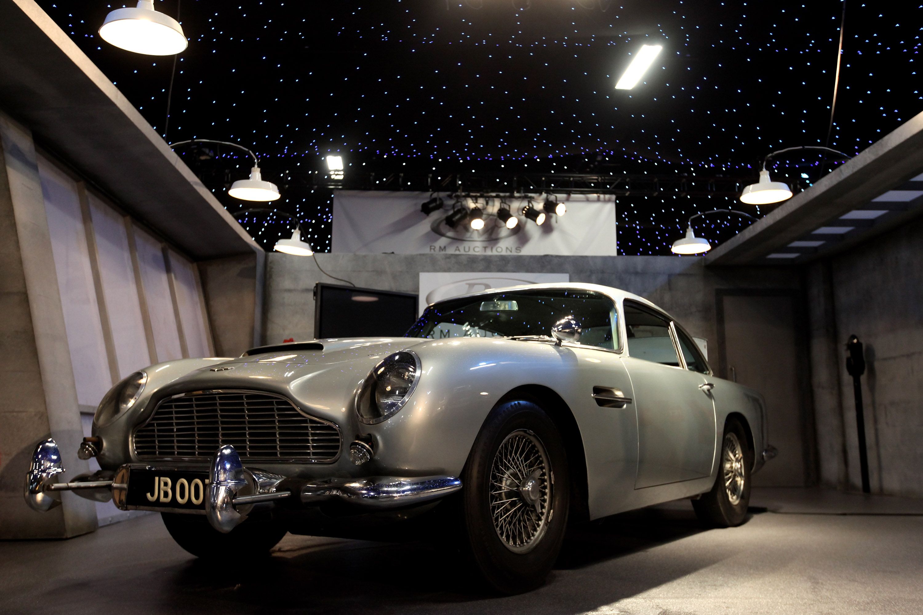 Carro de 007 que pertenceu a Sean Connery é vendido por US$ 2,4