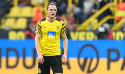 O zagueiro Nico Schulz durante partida do Borussia Dortmund